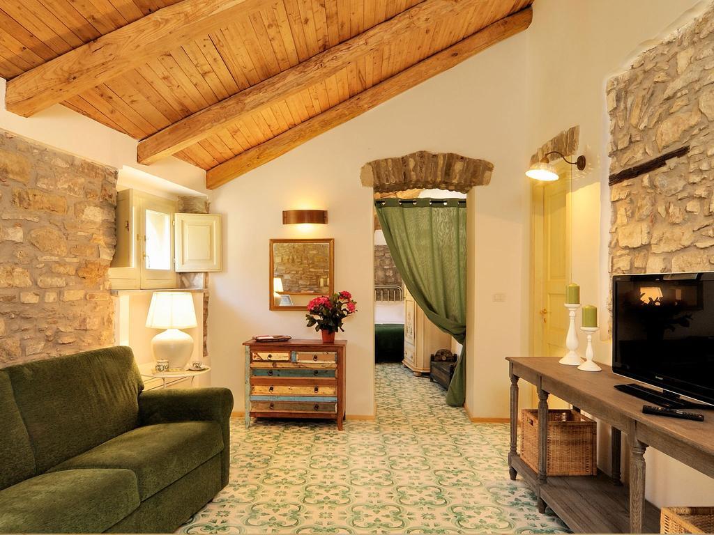 Residenza Matarazzo E Le Sue Soffitte Διαμέρισμα Castellabate Δωμάτιο φωτογραφία